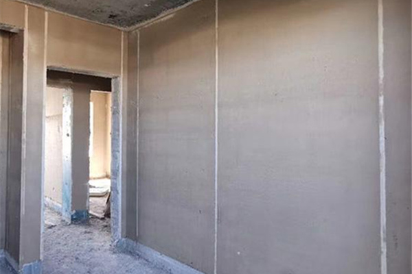 什么是機噴抹灰石膏的主要優點？